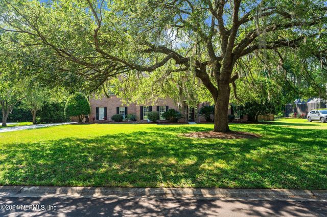 425 OAK POND Drive, Jacksonville, FL 32259