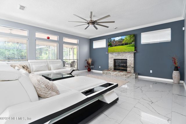 425 OAK POND Drive, Jacksonville, FL 32259