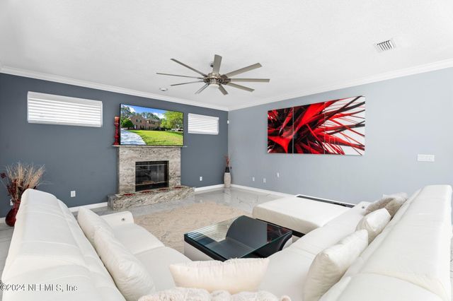 425 OAK POND Drive, Jacksonville, FL 32259