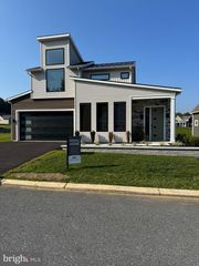 1212 MOSAIC DR #411, Lebanon, PA 17042