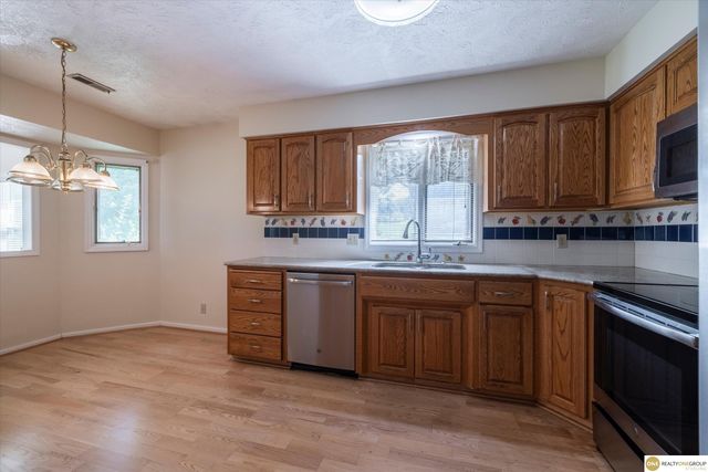 10636 Spaulding Circle, Omaha, NE 68134