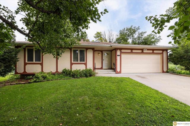 10636 Spaulding Circle, Omaha, NE 68134