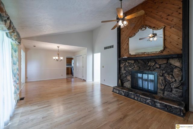 10636 Spaulding Circle, Omaha, NE 68134