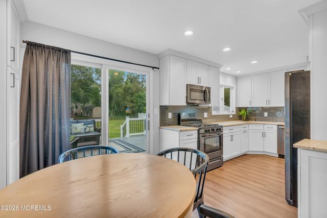 34 Millbrook Drive, Middletown, NJ 07748
