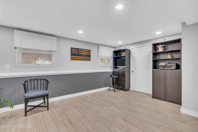 34 Millbrook Drive, Middletown, NJ 07748