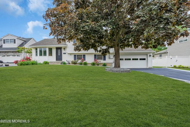 34 Millbrook Drive, Middletown, NJ 07748