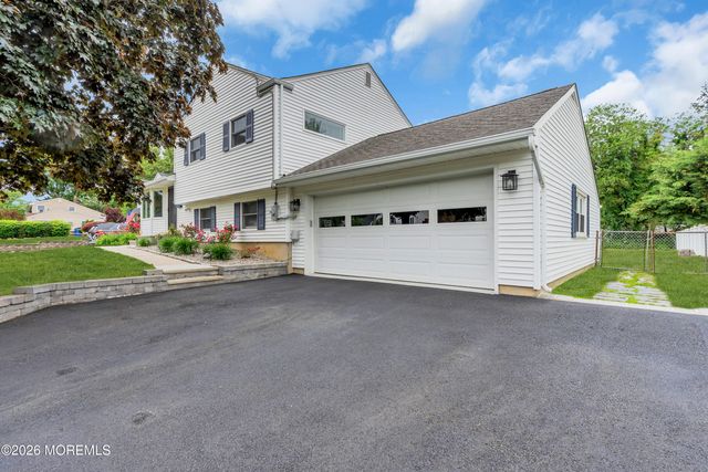 34 Millbrook Drive, Middletown, NJ 07748