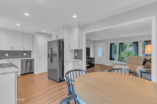 34 Millbrook Drive, Middletown, NJ 07748