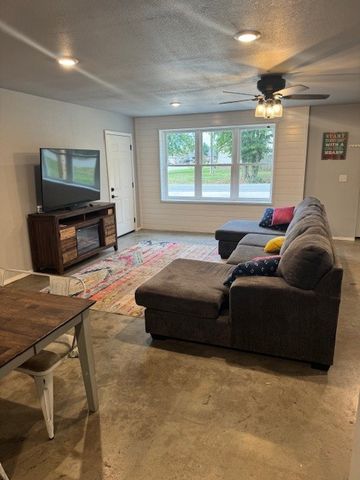 1745 Viney Grove Road, Prairie Grove, AR 72753