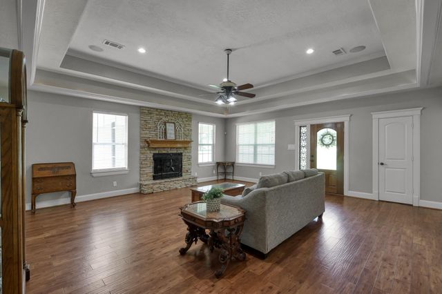 107 Ebner Lake Front Drive, Montgomery, TX 77316