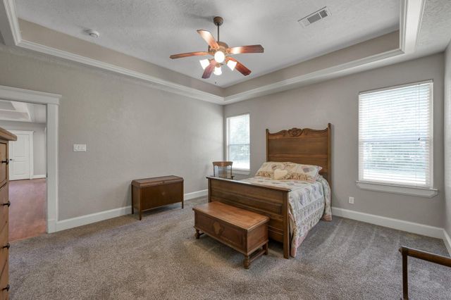 107 Ebner Lake Front Drive, Montgomery, TX 77316