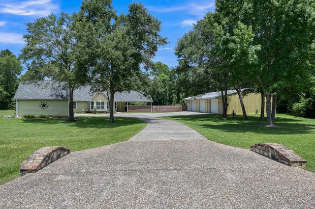 107 Ebner Lake Front Drive, Montgomery, TX 77316