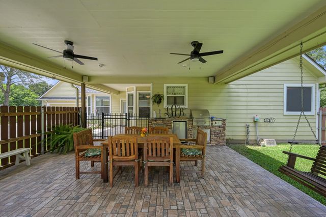 107 Ebner Lake Front Drive, Montgomery, TX 77316