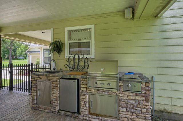 107 Ebner Lake Front Drive, Montgomery, TX 77316