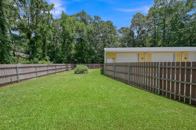 107 Ebner Lake Front Drive, Montgomery, TX 77316