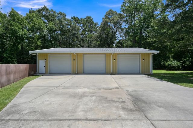 107 Ebner Lake Front Drive, Montgomery, TX 77316