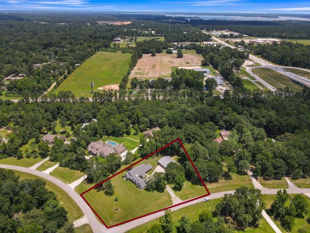 107 Ebner Lake Front Drive, Montgomery, TX 77316