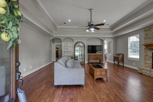 107 Ebner Lake Front Drive, Montgomery, TX 77316