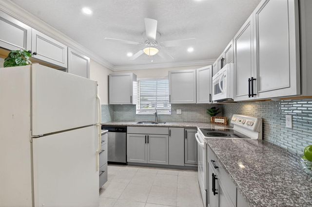 2787 Dudley Dr Apt D, West Palm Beach, FL 33415