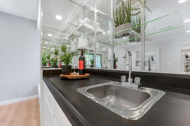 714 San Conrado Terrace 5, Sunnyvale, CA 94085
