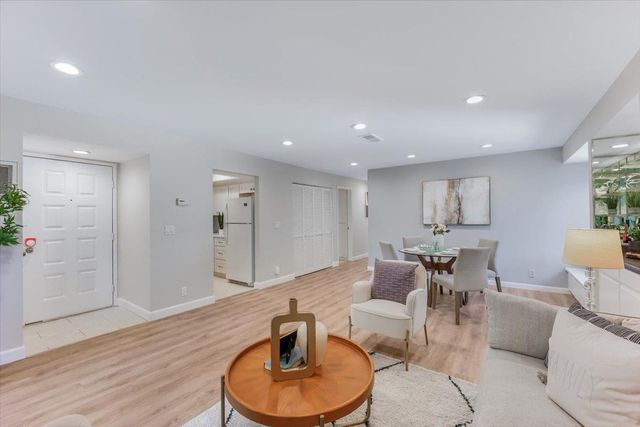 714 San Conrado Terrace 5, Sunnyvale, CA 94085
