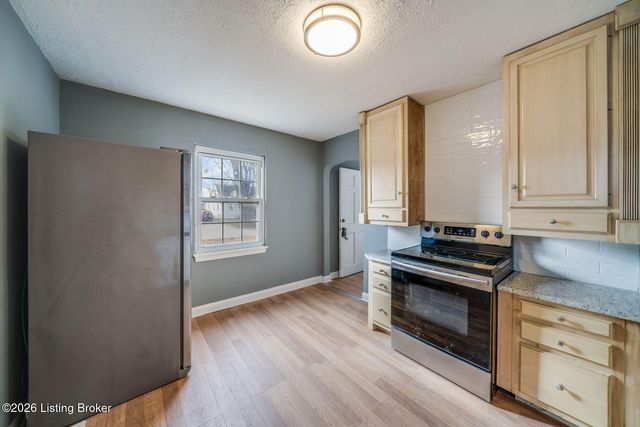 517 Harris Pl, Louisville, KY 40222