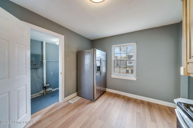 517 Harris Pl, Louisville, KY 40222