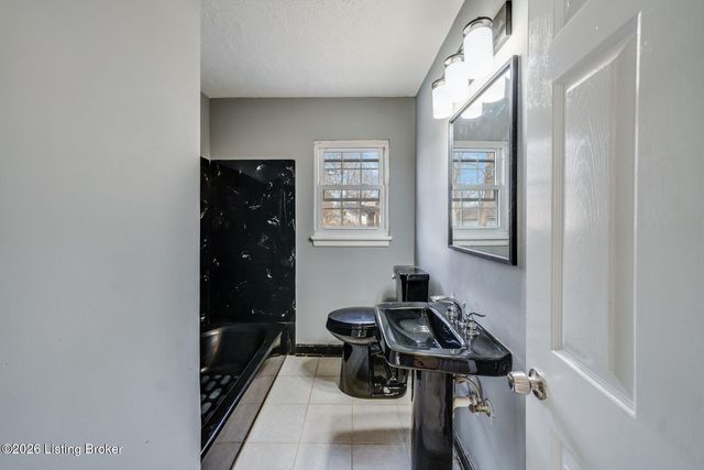 517 Harris Pl, Louisville, KY 40222