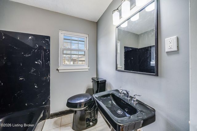 517 Harris Pl, Louisville, KY 40222