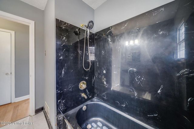 517 Harris Pl, Louisville, KY 40222