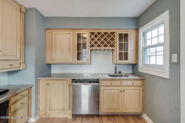 517 Harris Pl, Louisville, KY 40222