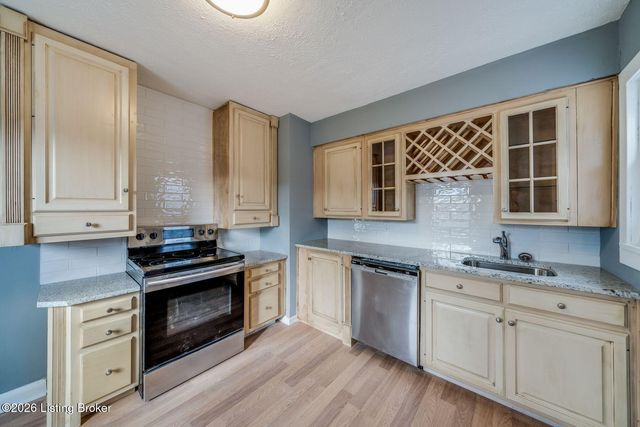 517 Harris Pl, Louisville, KY 40222