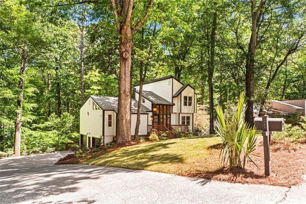 Image 3 of property listing at 3465 Shawnee Trail SE, Smyrna, GA 30080