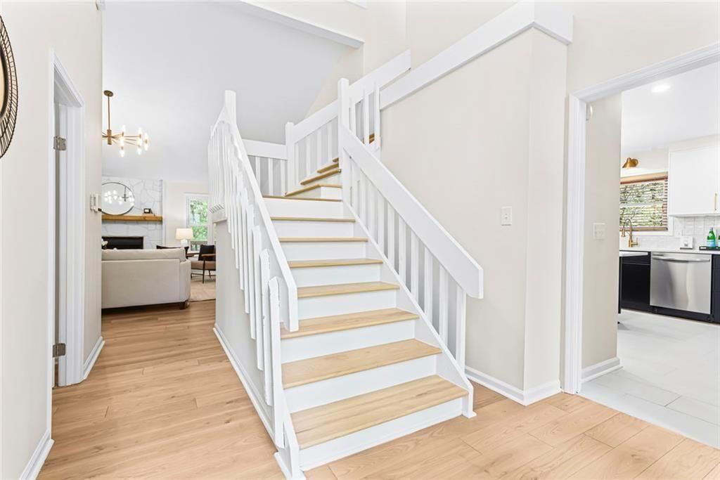 Image 4 of property listing at 3465 Shawnee Trail SE, Smyrna, GA 30080