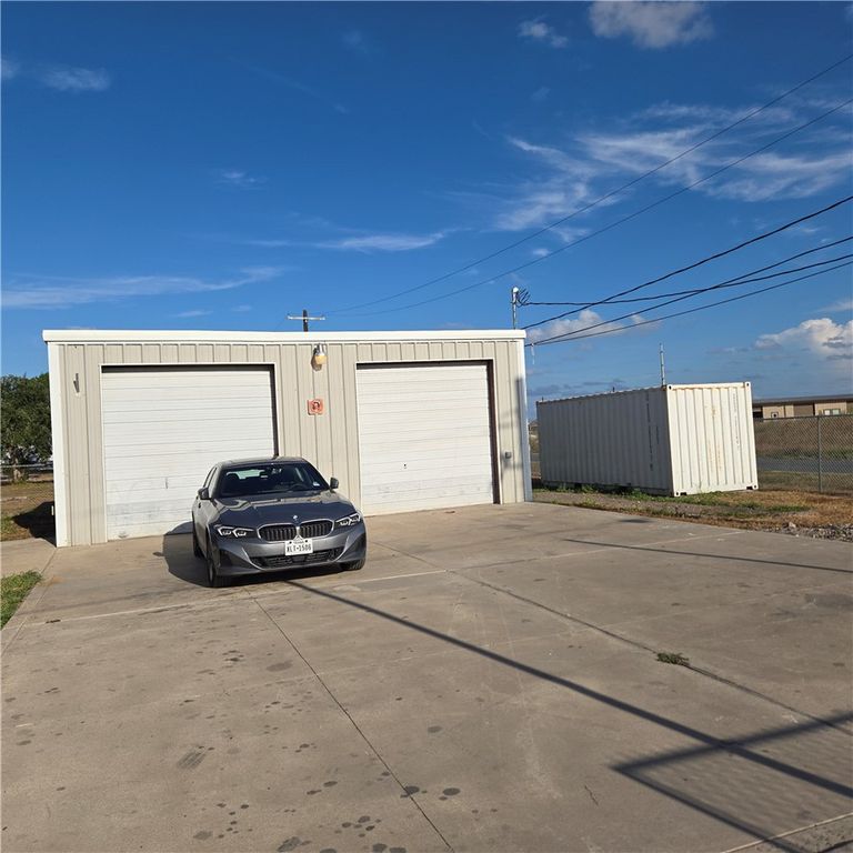 7832 Hull Dr, Corpus Christi, TX 78414 — photo 2