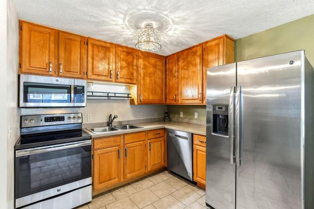 391 Grand Avenue 203, Saint Paul, MN 55102