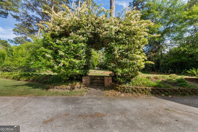 2520 Rockbridge Road, Macon, GA 31204