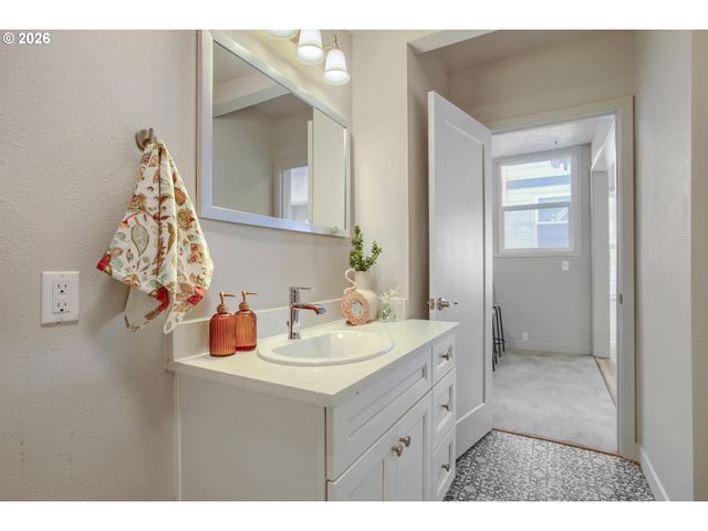 6204 Ne 8TH Ave, Portland, OR 97211