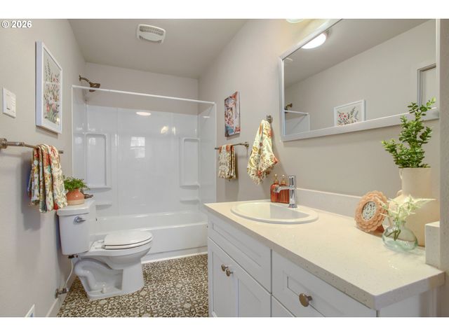 6204 Ne 8TH Ave, Portland, OR 97211