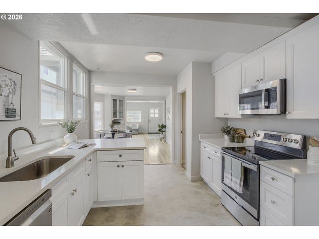 6204 Ne 8TH Ave, Portland, OR 97211