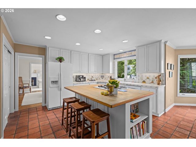 2902 Nw SHENANDOAH Ter, Portland, OR 97210