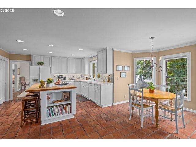 2902 Nw SHENANDOAH Ter, Portland, OR 97210