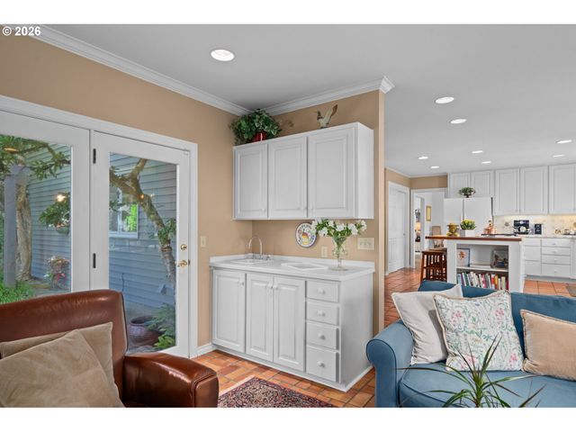 2902 Nw SHENANDOAH Ter, Portland, OR 97210
