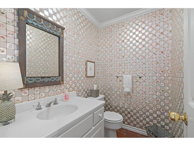 2902 Nw SHENANDOAH Ter, Portland, OR 97210