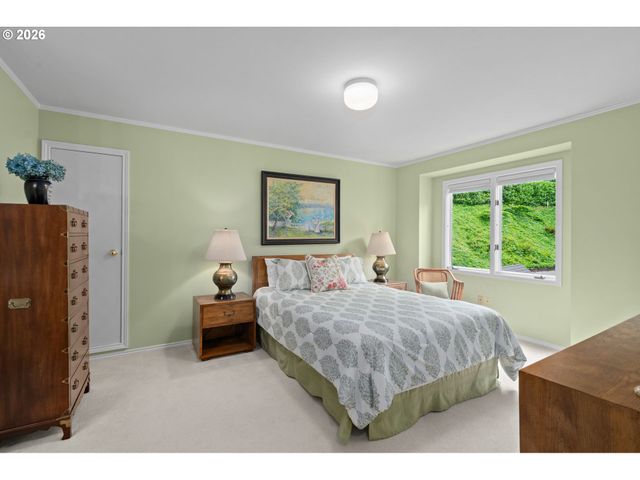 2902 Nw SHENANDOAH Ter, Portland, OR 97210