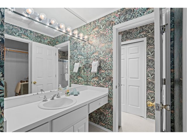 2902 Nw SHENANDOAH Ter, Portland, OR 97210