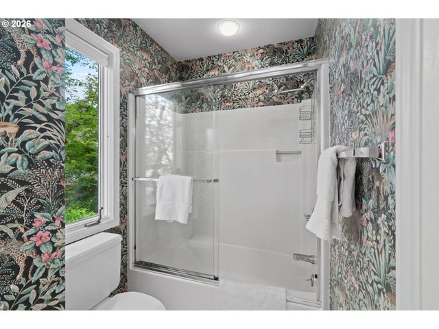 2902 Nw SHENANDOAH Ter, Portland, OR 97210