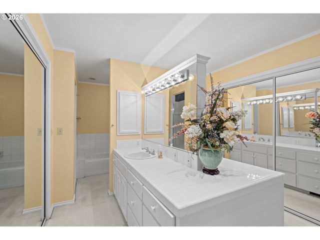 2902 Nw SHENANDOAH Ter, Portland, OR 97210