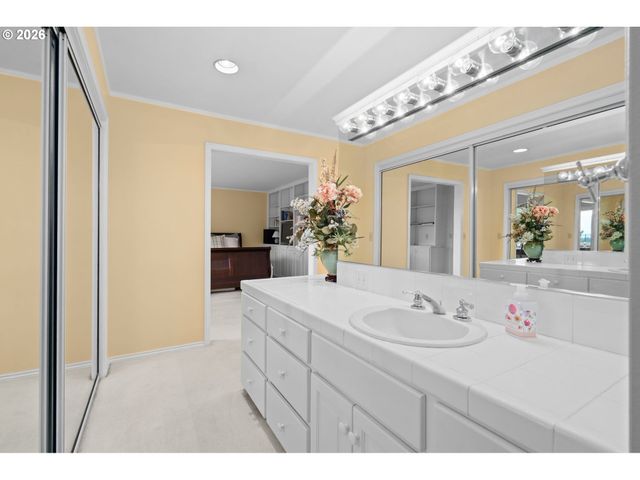 2902 Nw SHENANDOAH Ter, Portland, OR 97210