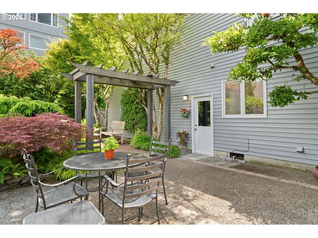 2902 Nw SHENANDOAH Ter, Portland, OR 97210